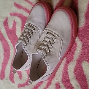 NWOT Old Navy Sneakers White/Hot Pink Kids 5. Women Size 7.